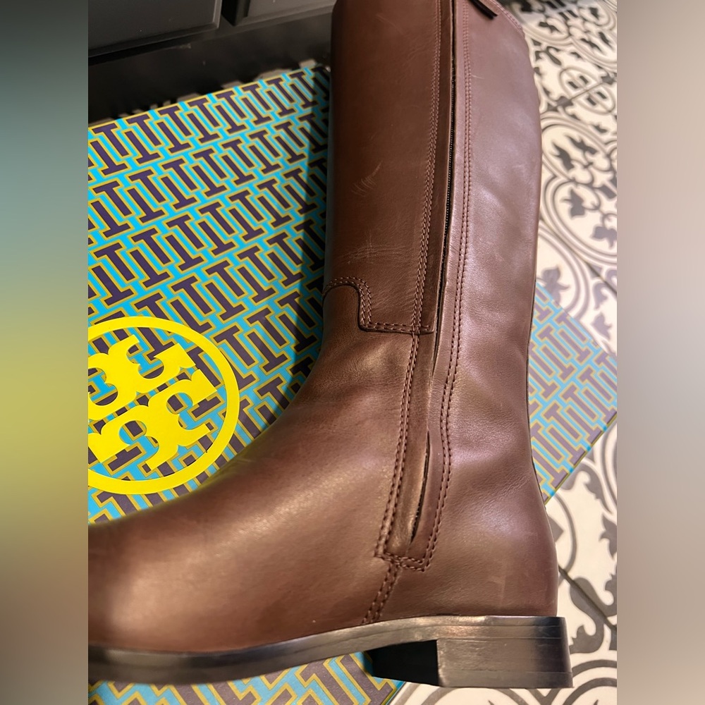 Tory Burch Wyatt Boot Calf Leather/Stretch - Picture 14 of 16
